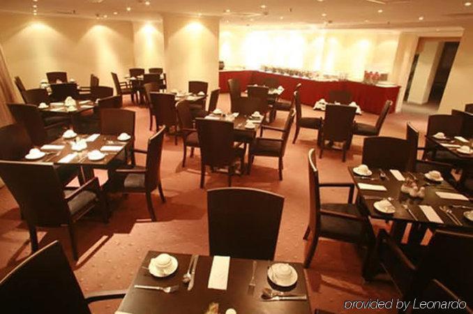 Dolphin Hotel Apartments Дубай Ресторан фото