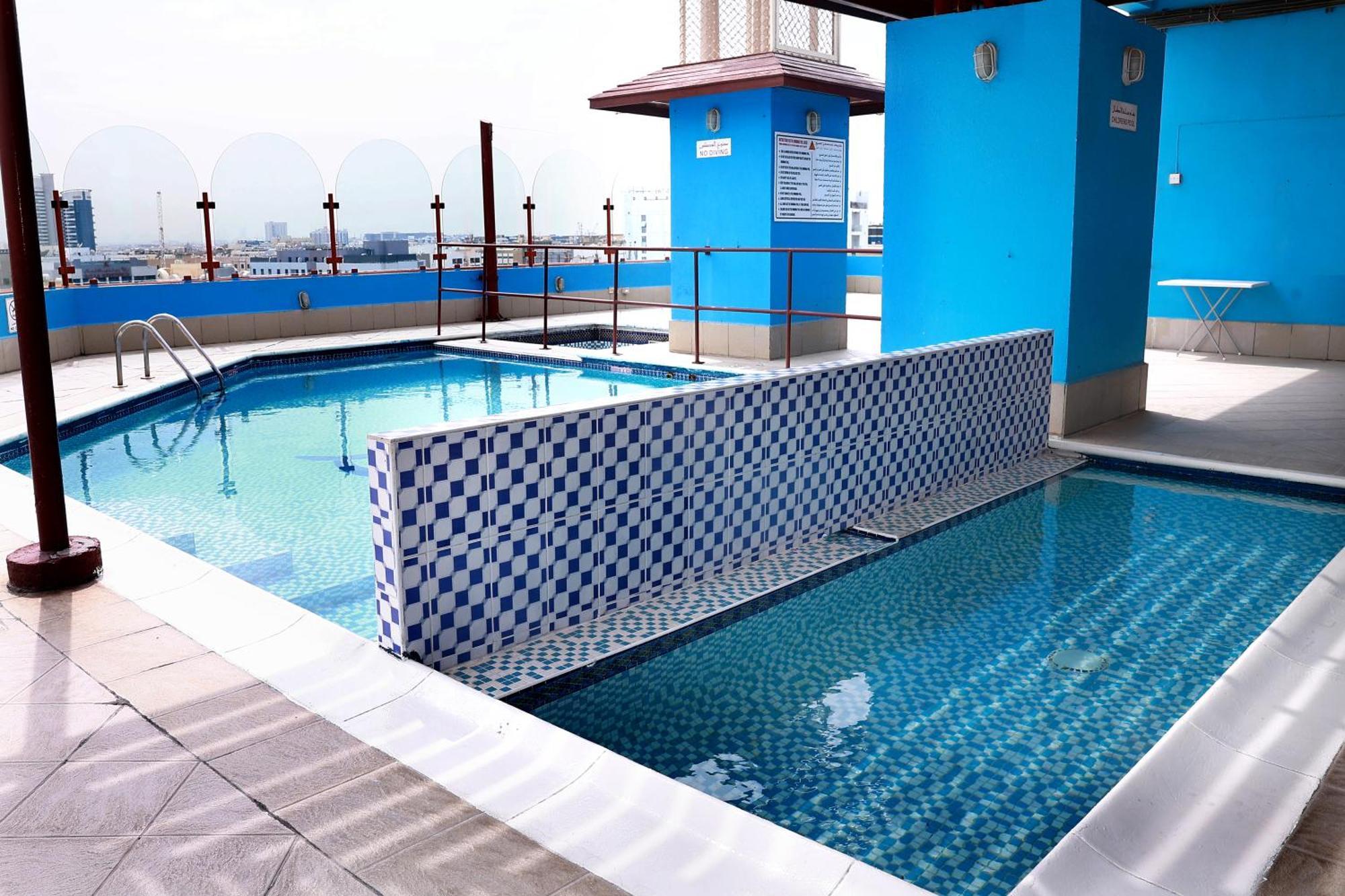 Dolphin Hotel Apartments Дубай Экстерьер фото