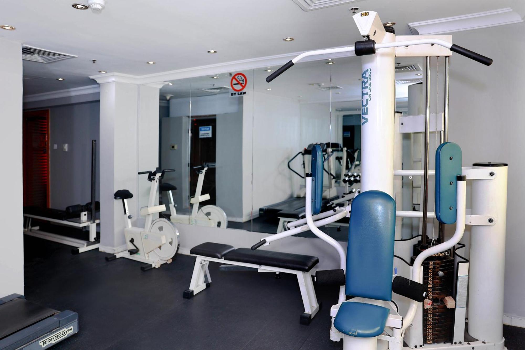 Dolphin Hotel Apartments Дубай Экстерьер фото