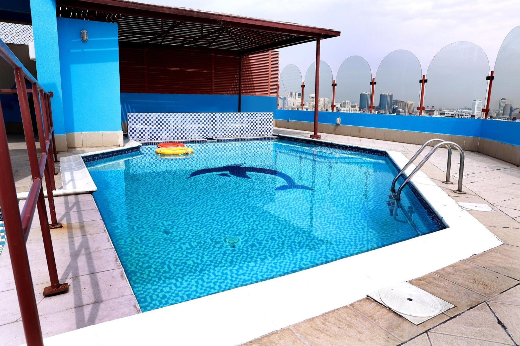 Dolphin Hotel Apartments Дубай Экстерьер фото