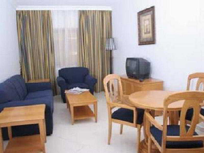 Dolphin Hotel Apartments Дубай Экстерьер фото