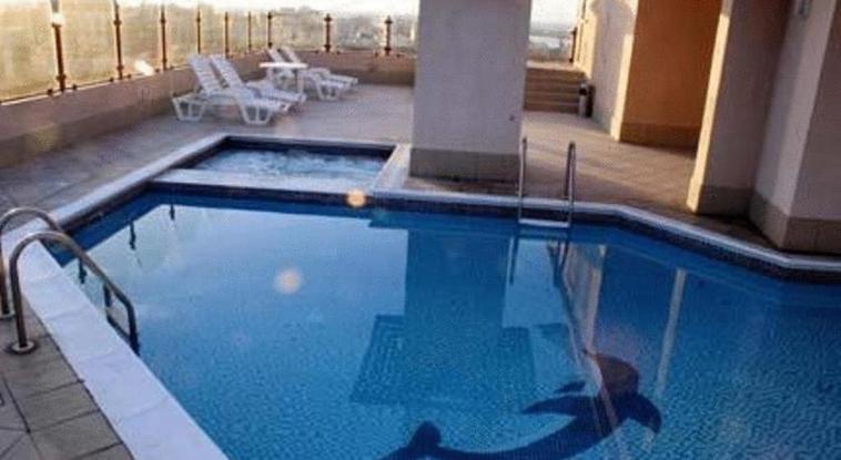 Dolphin Hotel Apartments Дубай Экстерьер фото