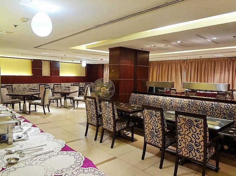 Dolphin Hotel Apartments Дубай Экстерьер фото